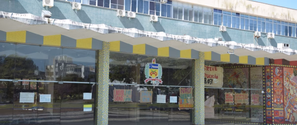 Estudiantes de primer curso de la UFSC: la guía completa para la matriculación y los primeros pasos en Floripa [Guía]