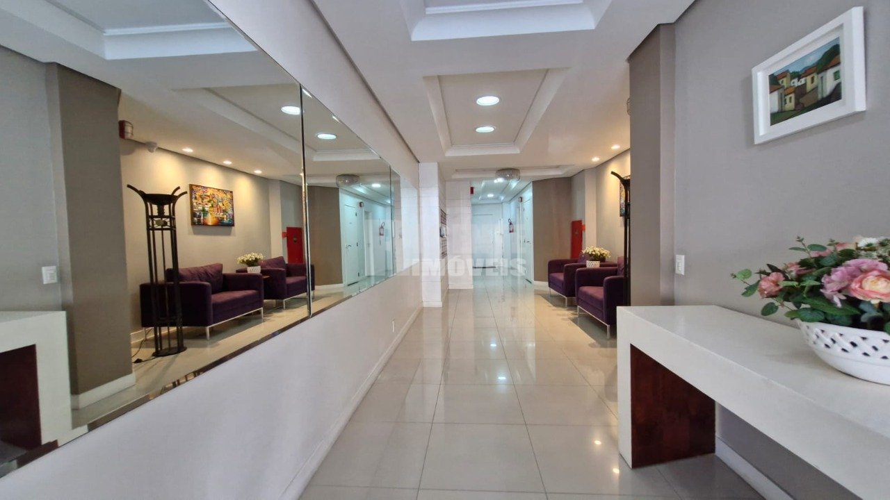 Amplo apartamento à venda com 3 dormitórios no bairro Centro em Florianópolis