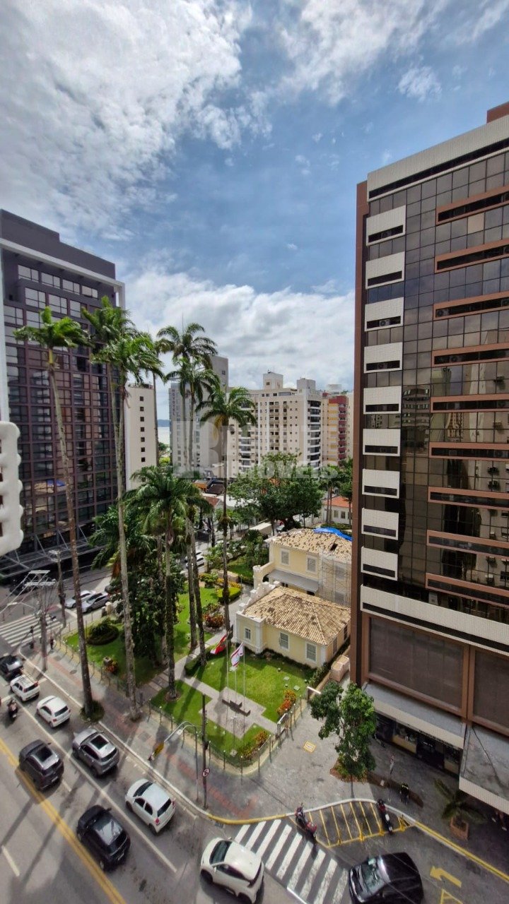 Apartamento à venda com 3 dormitórios no Centro em Florianópolis