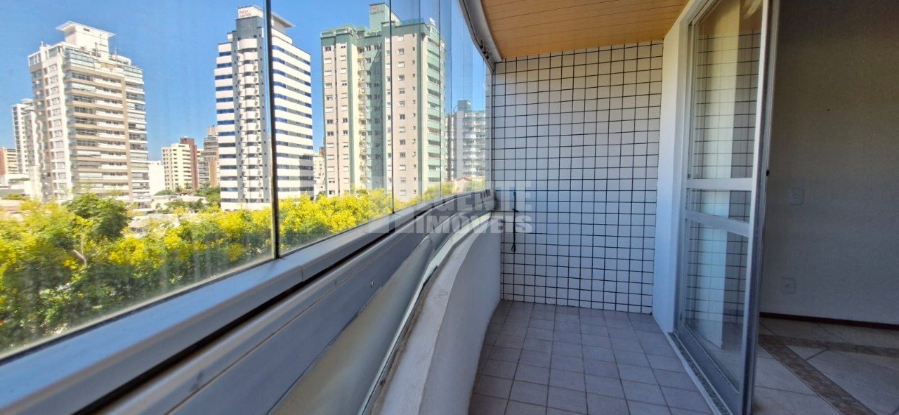 Apartamento à venda com 3 dormitórios no Centro em Florianópolis