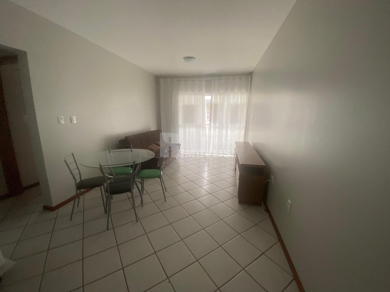 Apartamento com 2 dormitórios sendo uma suíte no bairro Trindade em Florianópolis.