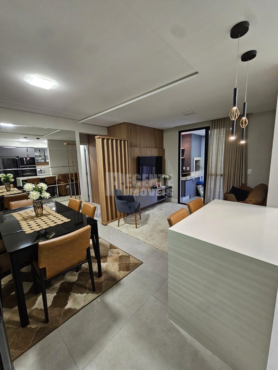 Apartamento com 2 Suítes na Trindade.