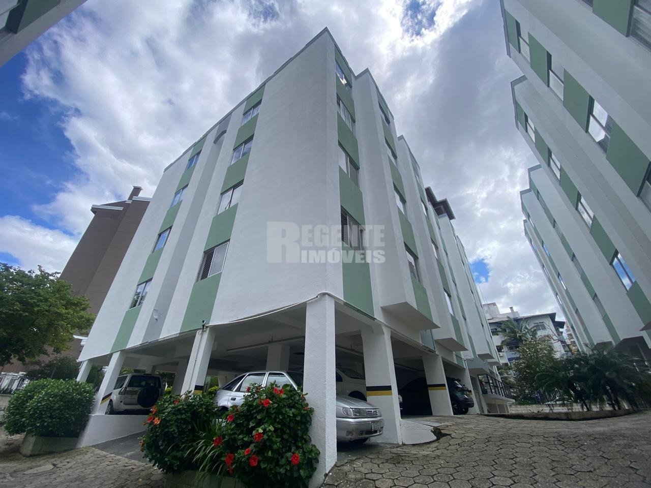 Excelente apartamento de 2 dormitórios para locação no bairro Itacorubi, perto da UDESC!