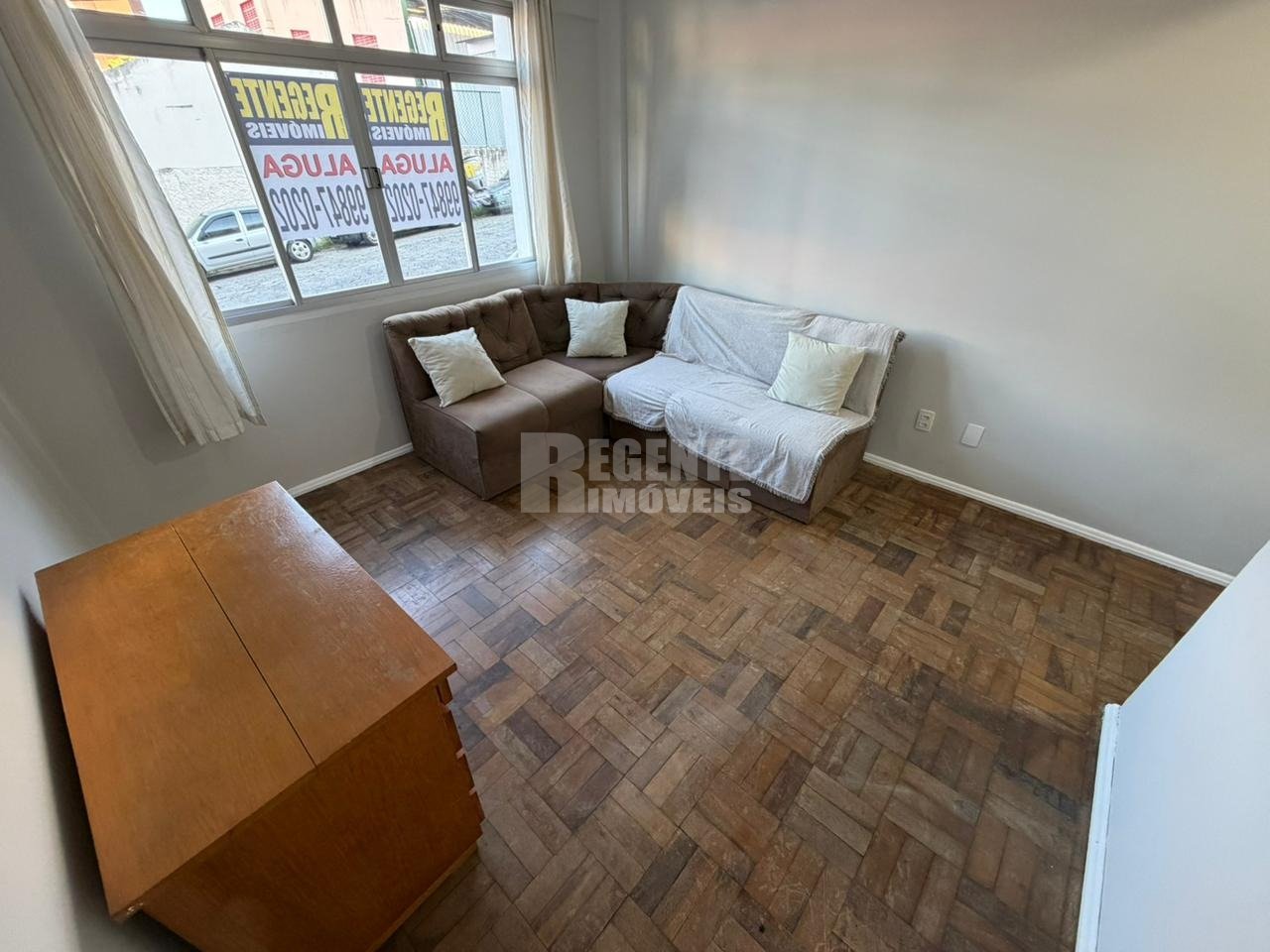 Excelente apartamento semi mobiliado de 3 dormitórios para locação no bairro Trindade!