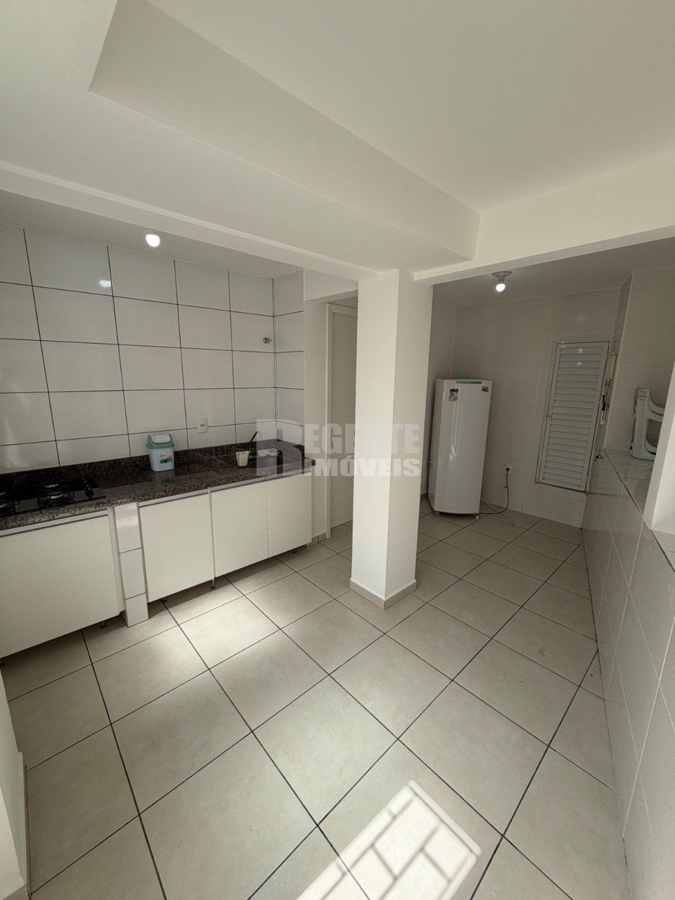 Ótima kitnet para locação no bairro Carvoeira, perto da UFSC!