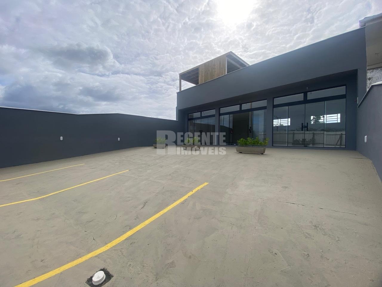 Ótima loja para locação no bairro Campeche!