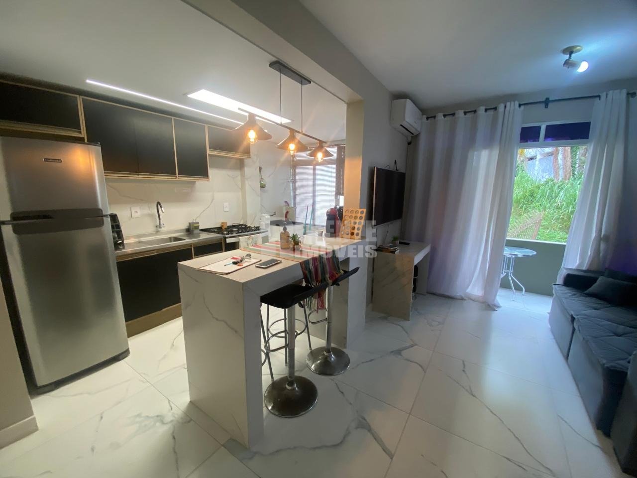 Ótimo apartamento de 2 dormitórios mobiliado para locação no bairro Córrego Grande, perto da UFSC!