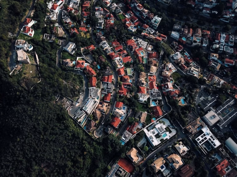Bairros com mais imóveis irregulares em Florianópolis: onde estão as oportunidades