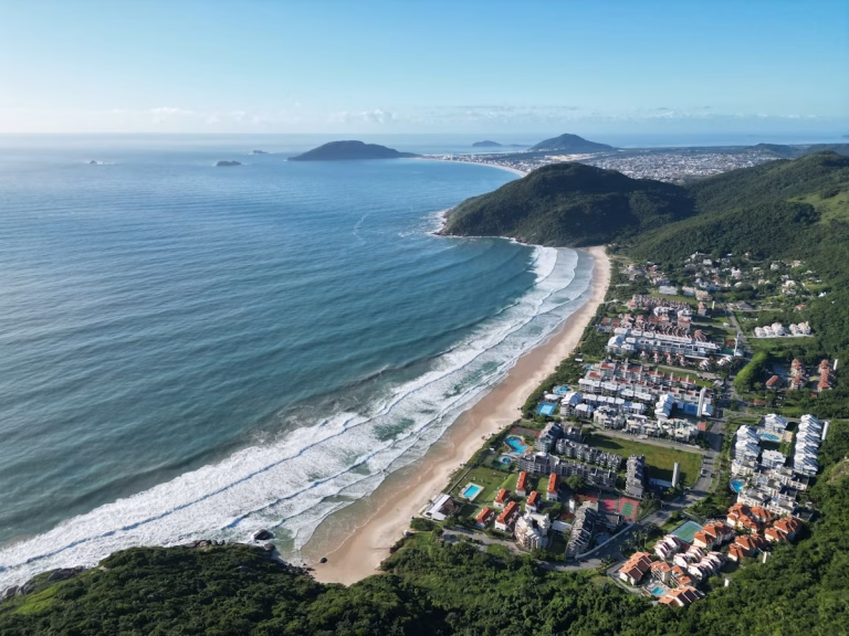 Airbnb e temporada em Florianópolis após a Reforma Tributária: até 44% de carga — o que fazer