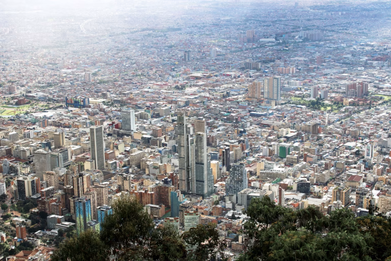 Colombiano Pode Comprar Imóvel em Florianópolis? Guia Completo 2026