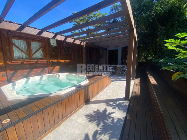 Excelente casa para locação no bairro Itacorubi!