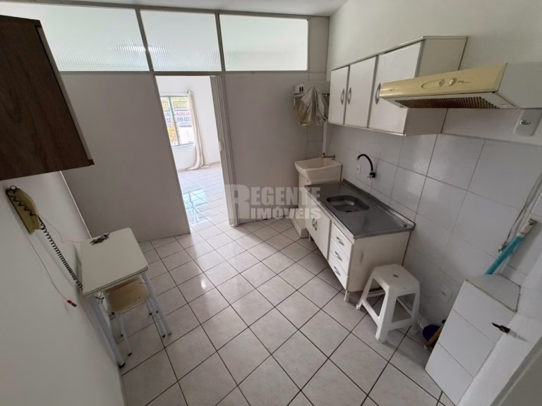Excelente apartamento para locação no bairro Carvoeira, em frente a UFSC!