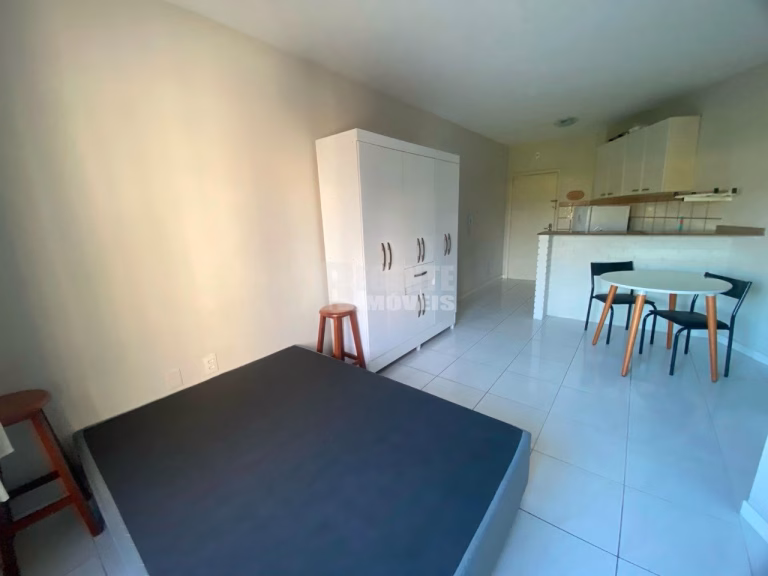 Ótima kitnet para locação no bairro Carvoeira, em frente a UFSC!