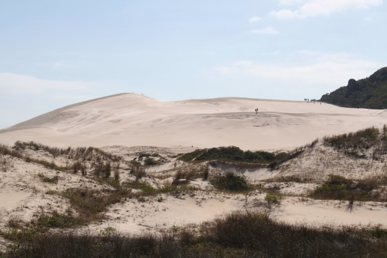 Dunas da Joaquina: 706 hectares de parque que você pisa sem perceber