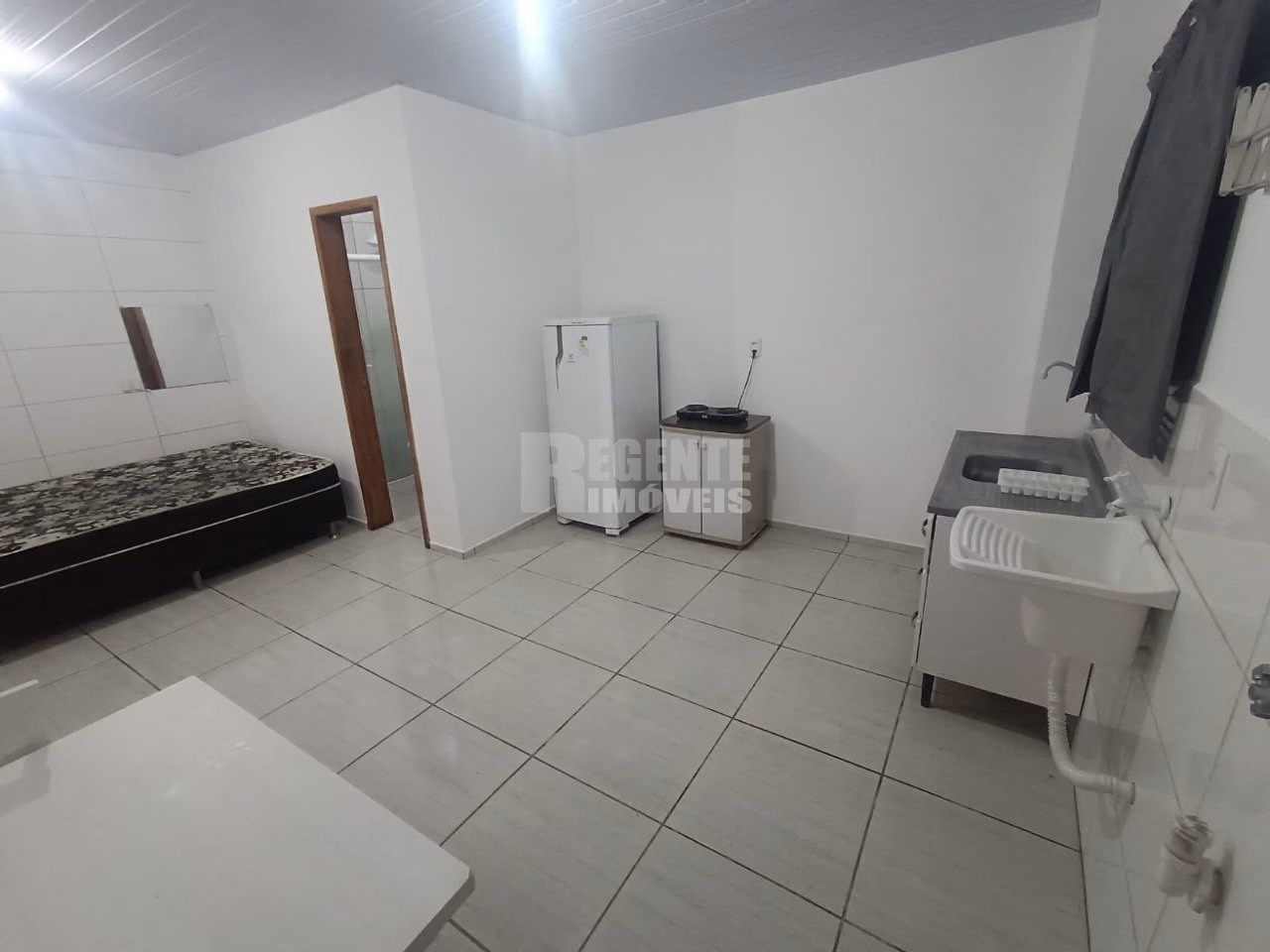 Excellent Furnished Kitchenette for Rent Near UFSC! - Photo 1