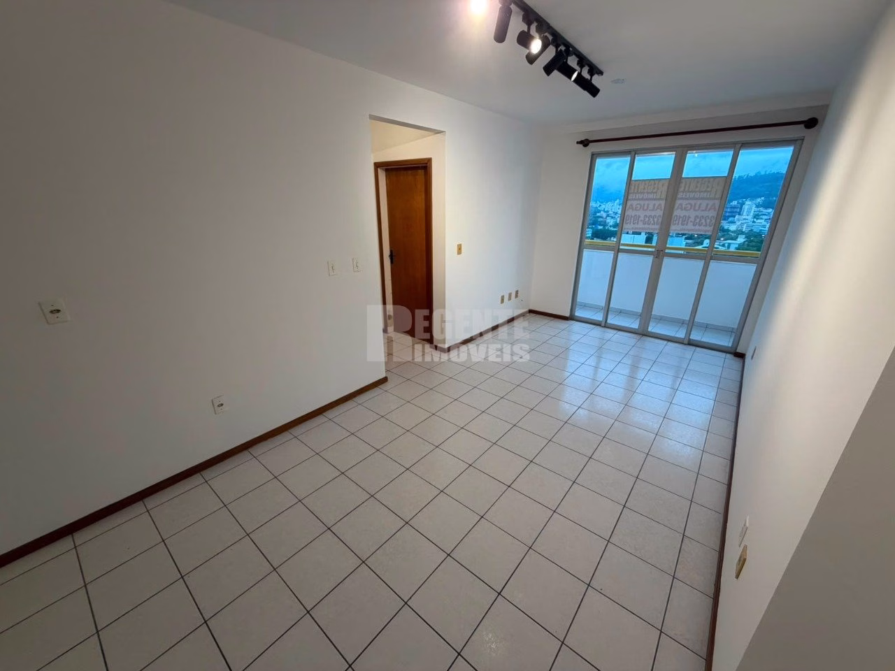 ¡Excelente departamento de 2 dormitorios en alquiler en el barrio Carvoeira, cerca de la UFSC! - Foto 1