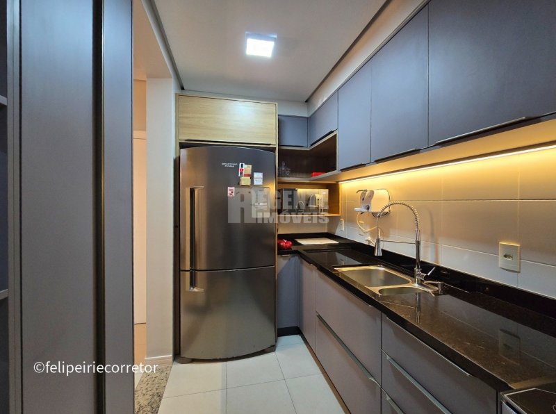 Cozinha mobiliada - Cobertura 2 quartos no Coqueiros em Florianópolis
