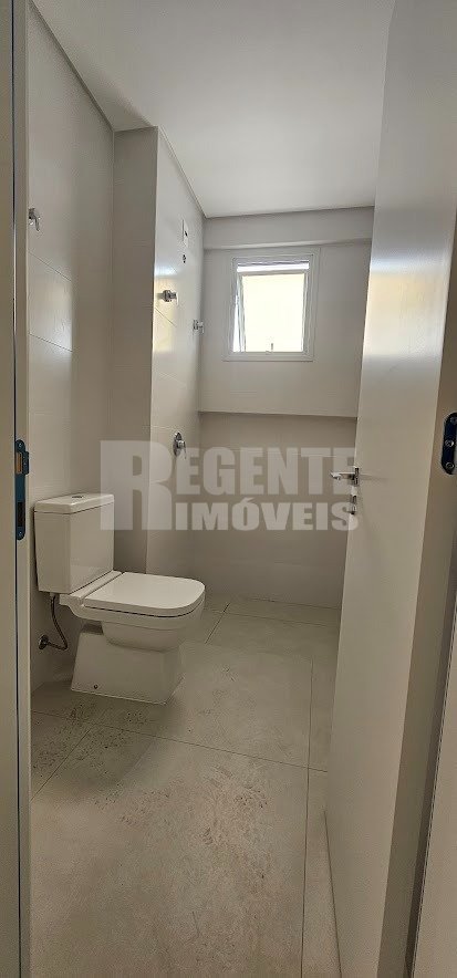 Banheiro social no primeiro piso - Cobertura 3 quartos no Trindade em Florianópolis