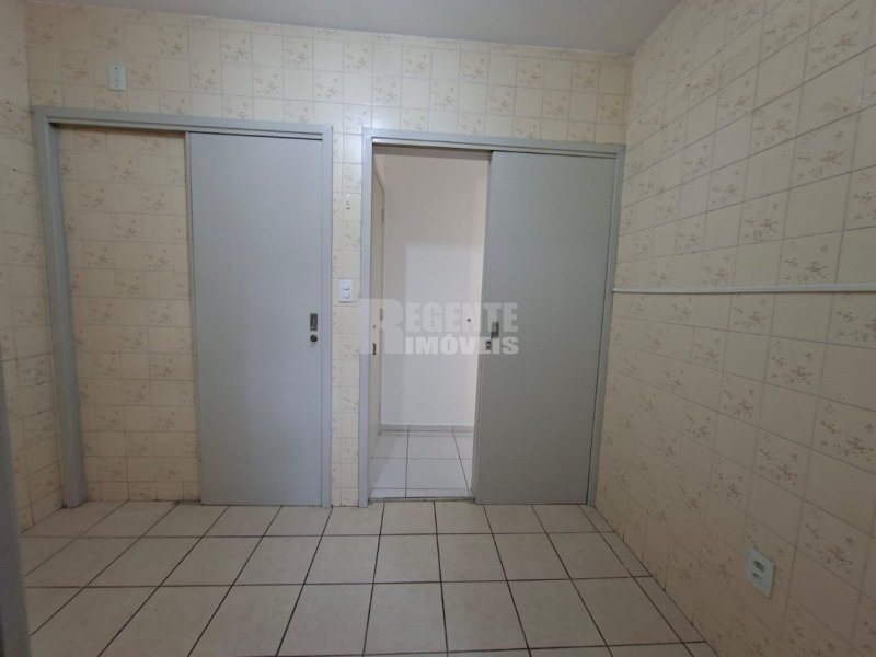 1-Bedroom Apartment with Shared Parking for Sale in Trindade Neighborhood, Florianópolis - Photo 9