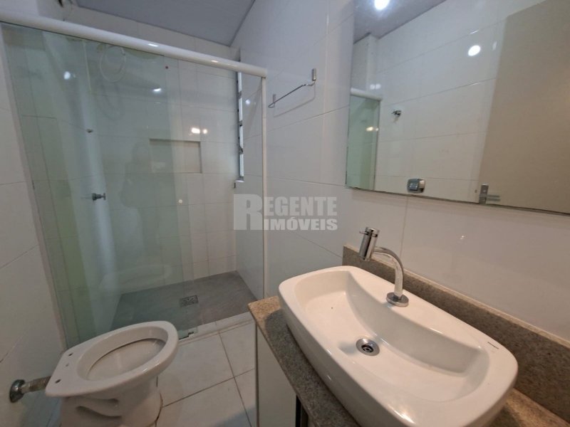 1-Bedroom Apartment with Shared Parking for Sale in Trindade Neighborhood, Florianópolis - Photo 5
