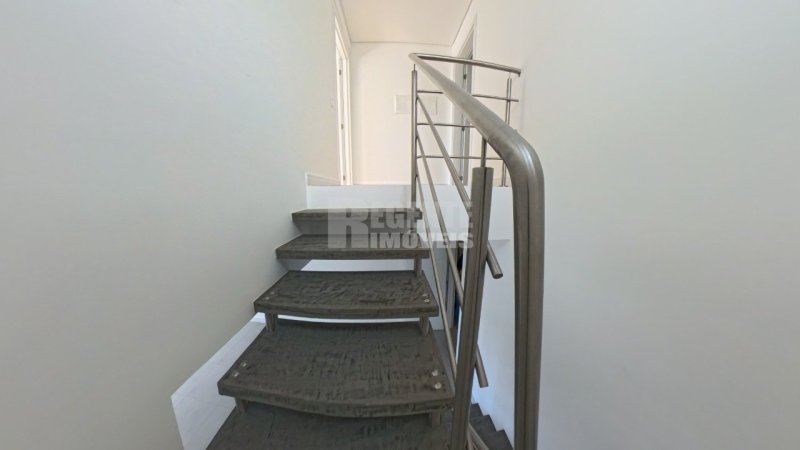 HALL ESCADA - Apartamento 1 quartos no João Paulo em Florianópolis